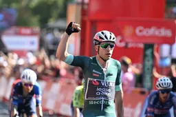 Van Aert vol ontzag over cruciale factor Kuss: 'Minder dan 60 kilo en zulke kopbeurten; ik kreeg er kippenvel van'