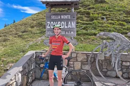 24-jarige vrouw uit Wales verbreekt klimrecord Van Vleuten, maar: 'Wielrennen nooit echt leuk gevonden'