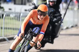 En hoe! Gouden Michiel Mouris weet na weergaloze wereldtitel ook EK-tijdrit te winnen na zenuwslopend gevecht
