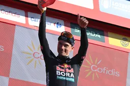 Roglic heeft eindzege Vuelta bijna binnen en bewijst zich richting andere 'grote drie': 'Was appgroepwaardig'