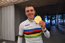 Evenepoel zet met openhartige biografie eind achter super-2024: 'Ik kan inmiddels dingen toegeven'