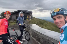 Wat hebben mentoren Romain Bardet en Geraint Thomas te zeggen na Tour de France-stunt van Thymen Arensman?