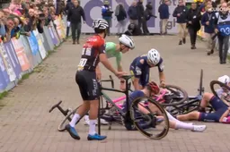 🎥 Wat een vreselijke crash in Ruddervoorde! Kamp incasseert na incident met Iserbyt nieuwe dreun