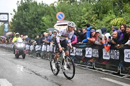 Tre Valli Varesine ontaardt in waterballet: mannenkoers wordt niet meer hervat na hevige neerslag