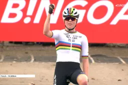 Oppermachtige Van Empel drukt de spanning ook in de eerste Wereldbeker na enkele rondes de kop in