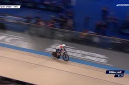 🎥 Verrasing van formaat! Sprintkoning Lavreysen wordt in Champions League eruit gesprint door Richardson