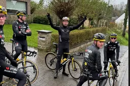 Nu geen quiz nodig: Van Aert keert - juichend van geluk - met ploegmaats terug op vervloekte Vlaamse wegen