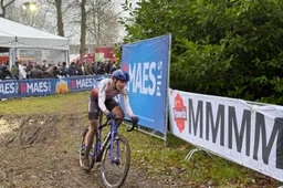 Achttien podiumplekken op achttien crossen voor Brand dit seizoen: ‘Zoals ik nu rijd, zit het er niet in’