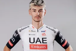 Na twee keer runner-up heeft UAE Team Emirates eindelijk zege in Asturias: Covi de snelste in derde etappe