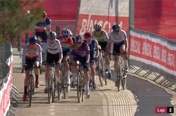 Na een ware filecross pakt Van Empel haar derde winst op rij in Wereldbeker van Benidorm