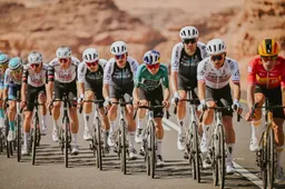 'Het boeit hem, motiveert hem en hij verlegt zijn grenzen'; focus kamp-Pidcock gaat rap na AlUla naar volgend groot doel