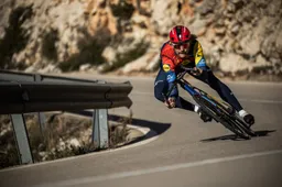 Simmons walgt ondanks pijnlijke WK-ervaring van houding richting Pogacar: 'Dan is al die shit niks aan'