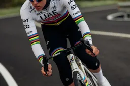 Uitslagen UAE Tour 2025 | Pogacar zet met speels gemak kers op de taart in slotrit UAE Tour