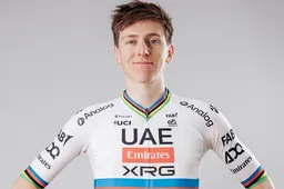 Pogacar had graag Tarling in de leiderstrui gezien: 'We vroegen INEOS om de trui te eren'