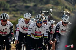 Tadej Pogacar geeft lachend prijs welke bizarre vermogens hij trapt op rustig dagje in zone 2