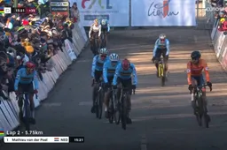 Belgen lopen vanaf ronde één achter de feiten aan, bondscoach laakt startplek Van Aert: 'Gevolg van zijn last-minute beslissing'