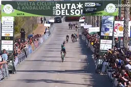 Vuelta-sensatie Equipo Kern Pharma pakt ook in 2025 door met zege vanuit de vlucht in Ruta del Sol