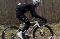 Pogacar's Roubaix-video is 'psychologische oorlogsvoering' volgens Zonneveld: 'Roubaix moet en zal-ie winnen'