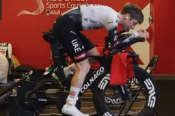 'Uit respect voor Remco'; Herregodts deelt heerlijke anekdote over trainen met Pogacar, die Evenepoel eert