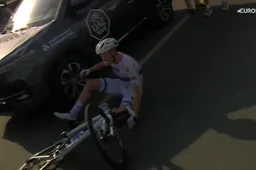 🎥 Merlier wint eindelijk van gemankeerde Milan, maar valt wel na de finish: 'Denk dat ik oké ben'