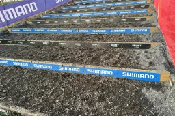 Amsterdams cyclocross-seizoen geplaagd door weersomstandigheden: digitale fans nemen de leiding