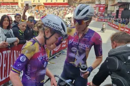 Van der Breggen is kort na rentree al zó goed: 'Zei tegen Vollering: ik ben niet meer de jongste hè'