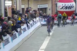 Wat een verrassing! Paul Double verslaat favorieten en slaat dubbelslag in tweede etappe Coppi e Bartali
