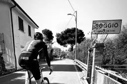 Van der Poel op gravelbike, Pogacar met 'struggles' en Ganna nog maar op Poggio: Milaan-Sanremo lonkt