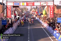 Visma | Lease a Bike komt hard voor Kooij, maar meesterlijke lead-out Groves brengt jarige Philipsen Kuurne-winst