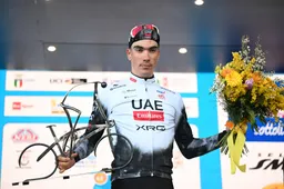 Juan Ayuso loopt over van zelfvertrouwen en kan nu plots ook een sprintje winnen: 'Beter doen in Tirreno'