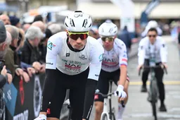 Ayuso stopte in jacht op Giro-eindwinst en 'te kloppen man' Roglic niet voor koffie: 'Neem geen genoegen met podium'