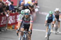 Bijltjesdag in Catalonië: Alpecin-Deceuninck ziet 4 renners opgeven, Visma | Lease a Bike verliest Lemmen