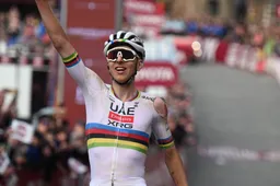 Wellens brengt ode, Swift zag 'monster' Pogacar voor 't eerst met eigen ogen: 'Hij doet er meer voor dan de rest'