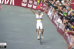 Bloed, zweet en tranen: Pogacar valt, maar verwondingen weerhouden hem niet van nieuwe dominante zege in Strade Bianche