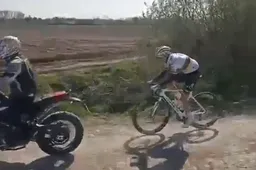 Beelden: speelde Tadej Pogacar stiekem een beetje vals bij bizarre Strava-KOM's in Roubaix?