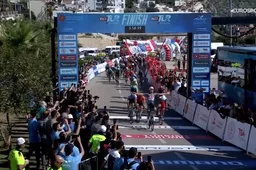 Del Grosso pakt uit met fenomenale machtssprint en pakt eerste profzege in Ronde van Turkije