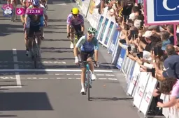 Verrassing op kasseistroken in Noord-Frankrijk: Gautherat wint na late aanval derde etappe van Vierdaagse van Duinkerke