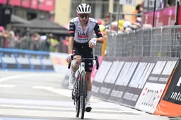 Dit keer geen Del Toro, maar Adam Yates die namens UAE Italiaanse klassieker op zijn naam schrijft: Brit wint Coppa Agostini