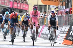 Del Toro schrijft Roglic nog niet af en waarschuwt concurrenten na vraag over opvallende UAE-tactiek