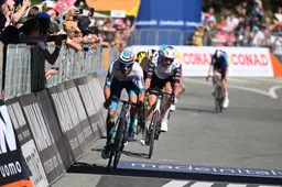 Outsiders voor podium Caruso ('Giro is nog niet voorbij') en Gee ('Gefrustreerd dat ik niet de benen had') klaar voor Finestre