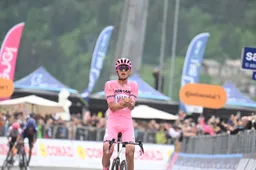 Roze trui Del Toro en UAE lieten Carapaz uitrazen: 'Voorspelden dat zoiets zou gebeuren'