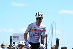 Ten Dam vergelijkt Ayuso met jonge Gesink: 'Robert had dat in zijn beginjaren ook een beetje'