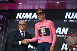 Zonneveld volgt Giro-baas Vegni in verbazing over passief peloton: 'En dan straks na drie weken klagen...'