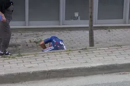 Crash met grote gevolgen voor Landa na crash in rit 1 Giro d'Italia, Bouchard loopt ook breuken op