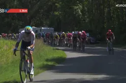Op z'n Latours! Pierre Latour wint weer een keertje met zwoegende demarrage in Boucles de la Mayenne