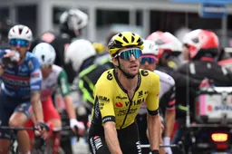 Visma | Lease a Bike ziet Simon Yates plots op plaats 2 van Giro staan: 'Er wacht een belangrijke dag voor het klassement'