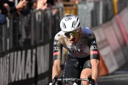 McNulty (UAE) deelt zijn versie van Giro-verhaal: 'Top 10 rijden in grote ronde was klein doel in mijn loopbaan'