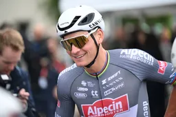 Aanvallen, bijna winnen en veel lijden, Van der Poel is terug na polsbreuk: 'Dit soort finales is de reden dat ik hier ben'