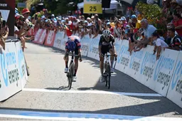 Als Pogacar iets aan hem wil hebben, doet hij beter niet te explosief: Onley profiteerde van typische Almeida-klim