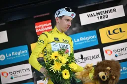 Overspeelt 'Duidelijk vermoeide' Pogacar zijn hand met aanvalslust in Dauphiné? 'Je vraagt je af of dat nodig is'